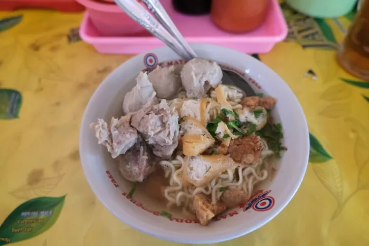 Lezatnya Nggak Main Main Bakso Mie Ayam Pak Aris Jogja Dengan Kuah