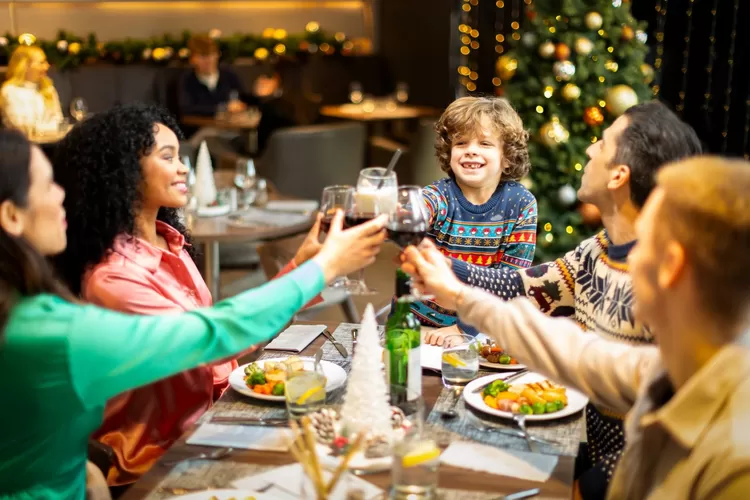 Gambar Ilustrasi makan malam natal