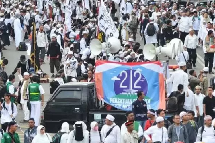 Reuni Akbar 212 Kembali Digelar Di Monas, Polisi Kerahkan 5 Ribu ...