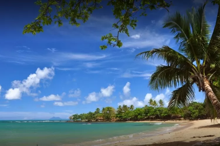 Nikmati Keseruan Wisata Air Pantai Carita Pantai Berpasir Putih