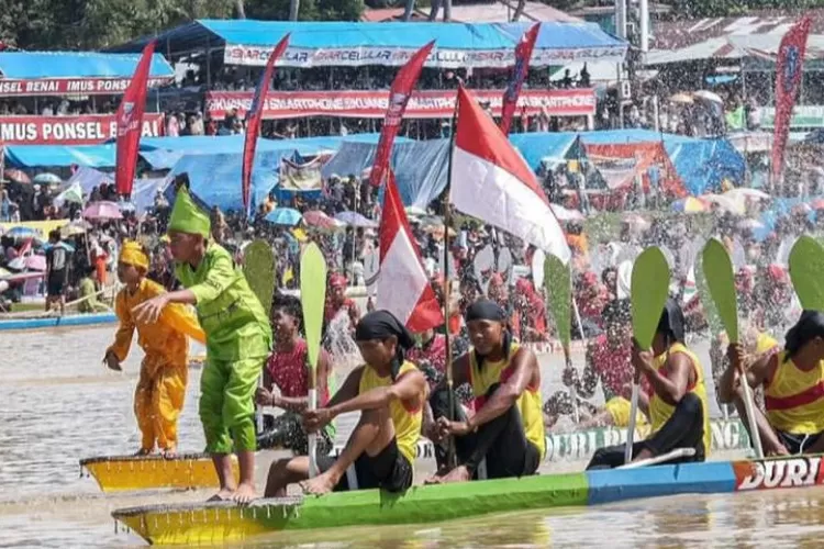 Tradisi Pacu Jalur, Perlombaan Mendayung Khas Kuansing, Riau, Menyambut Bulan Suci Ramadan (Instagram @infokuansing)