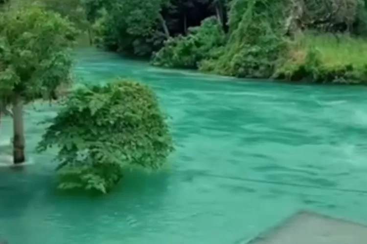 Pemandangan Sungai Ombilin di Sumatera Barat akibat Limpaha Air dari Danau Singkarak (Instagram@core_id)