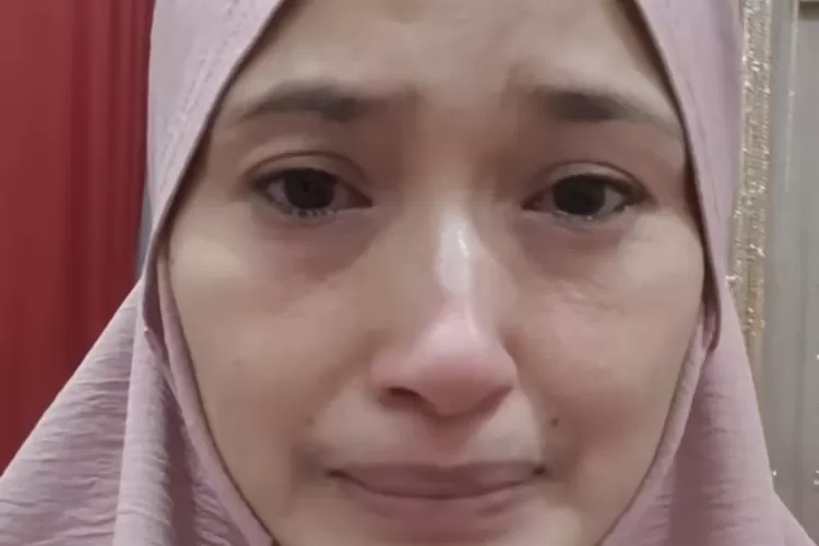 Mega Aulia Putri Serukan Meminta Penayangan 'Tukang Bubur Naik Haji' Demi Konsistensi Hijrah (tiktok : megaauliaputri)