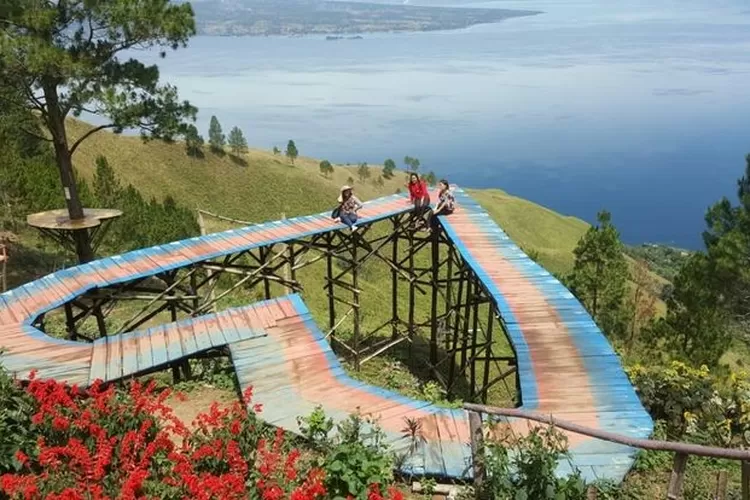 Eksplorasi Keindahan Alam di Bukit Indah Simarjarunjung, Sumatra Utara -  Time Sumut