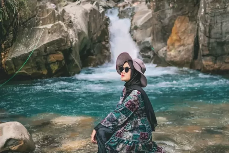 Meresapi keajaiban alam di Curug Cibaliung, tempat di mana kedamaian dan keindahan menyatu dalam harmoni yang sempurna.  (Tangkapan Layar Instagram@curugcibaliungsentul)