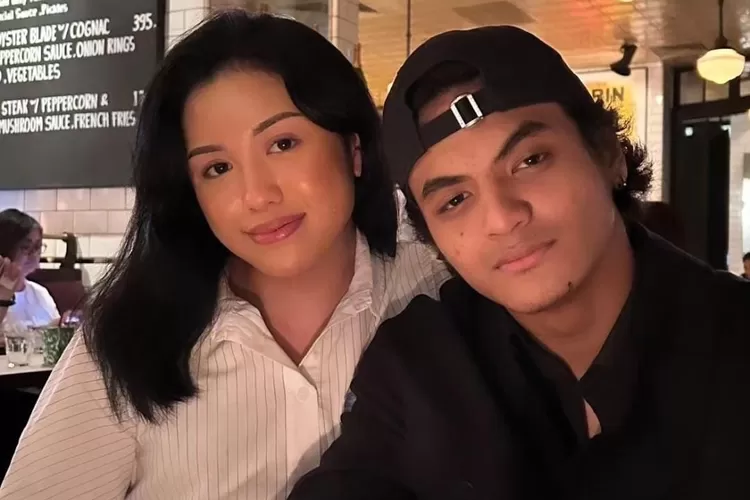 Vadel Badjideh dan Lolly ketika masih berpacaran.