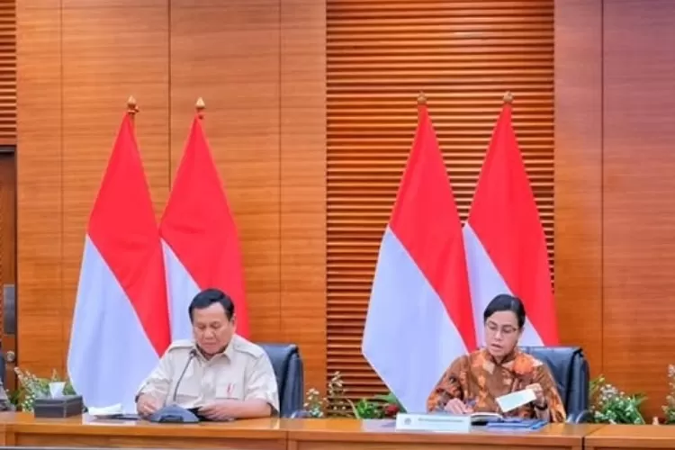 Presiden Prabowo Subianto bersama Menteri Keuangan Sri Mulyani di gedung Kementerian Keuangan pada 31 Desember 2024 dalam rangka peresmian dan peluncurkan Coretax.  (cybertokoh)