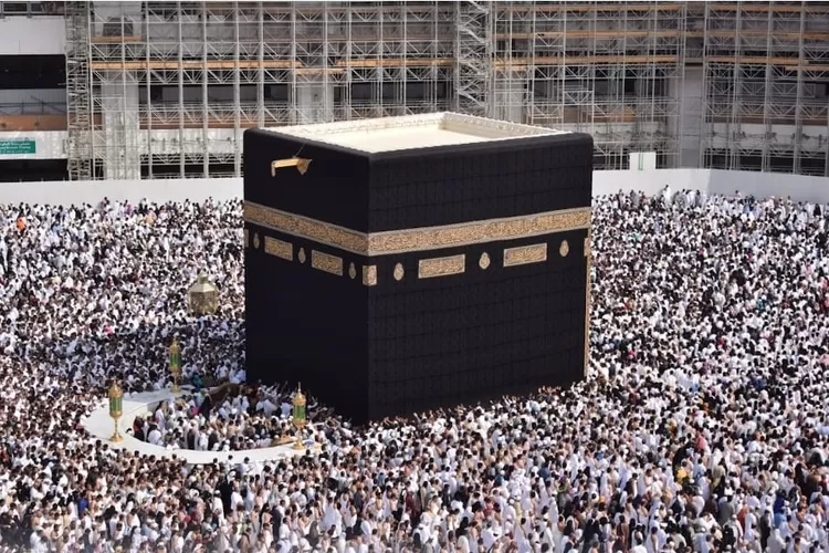 Foto ilustrasi jemaah haji/umrah sedang berada di depan Ka&rsquo;bah.  (cybertokoh)