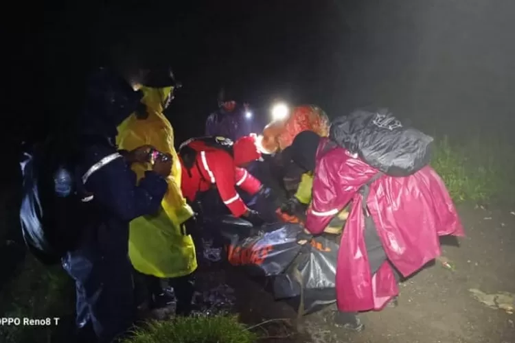 EVAKUASI &ndash; Kisah Pilu Pendaki Asal Semarang di Puncak Gunung Agung (DENPOST.id/ist / HukamaNews.com)