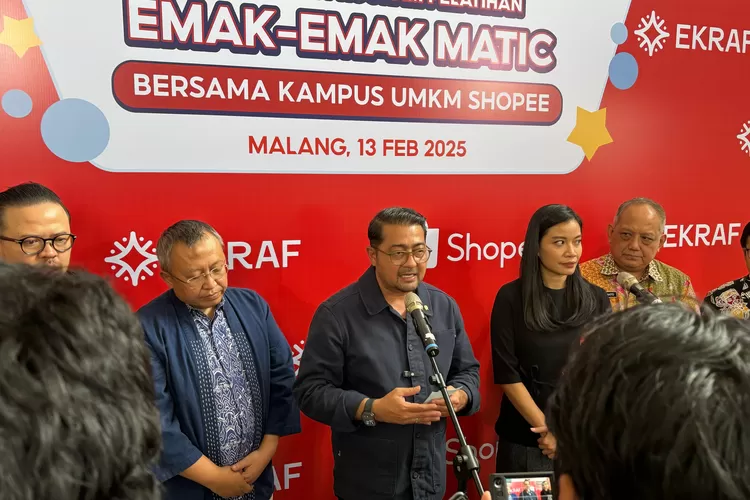 Shopee dan Kemenparekraf menghadirkan program Emak-Emak Matic untuk meningkatkan keterampilan digital ibu rumah tangga, membuka peluang ekonomi baru bagi mereka. (Lazuardi Ansori - Mengerti.id)