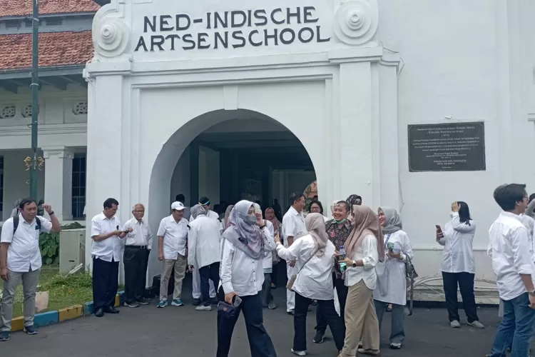 Ilustrasi. Sejumlah Dokter, Dokter Spesialis, PPDS, Dokter Muda, dan Mahasiswa Kedokteran dalam sebuah aksi beberapa waktu lalu. (Catur Irawan/Suara Merdeka Surabaya)