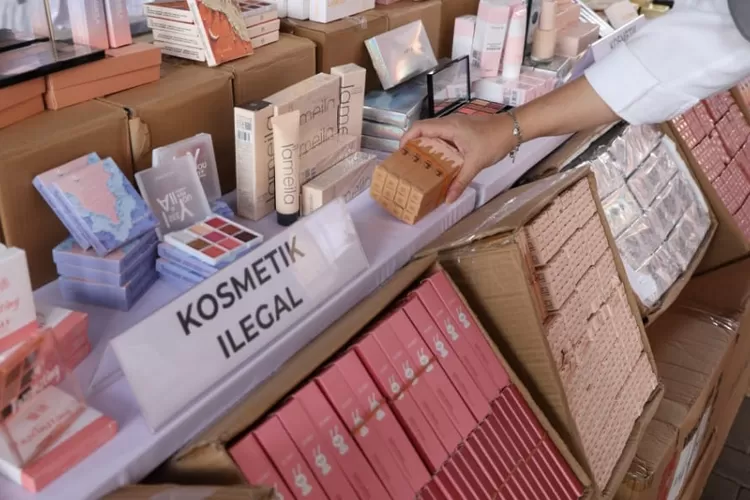 Ratusan produk kosmetik ilegal yang disita BPOM. (BPOM RI)