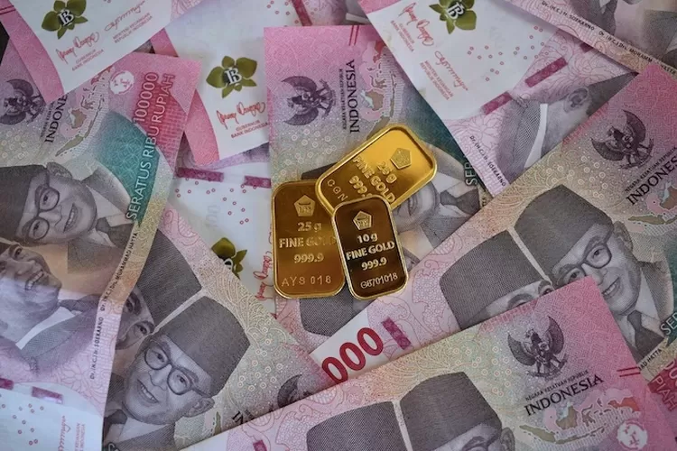 Harga emas batangan PT Aneka Tambang Tbk (Antam) mencatatkan kenaikan harga signifikan pada hari ini, Jumat, 12 Desember 2025. (Pexels.com/Robert Lens)