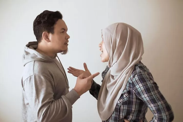 Ilustrasi ramalan cinta dan karir zodiak Gemini dan Cancer berlaku Jumat 2 Agustus 2024 (Freepik)