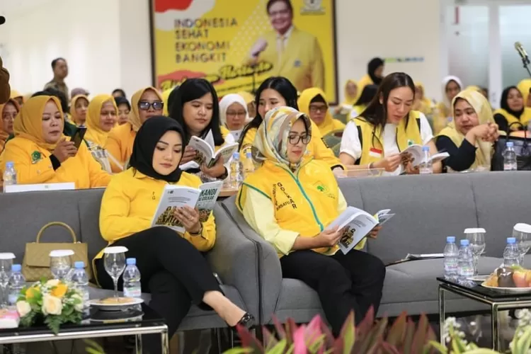 Duet Airin Rachmi Diany-Ade Sumardi Di Pilgub Banten 2024 Kian Santer ...