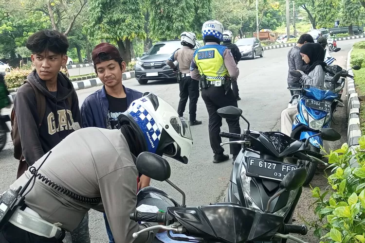 Operasi Zebra Lodaya 2024 dikawasan Cibinong, Kabupaten Bogor.   (Erwin/Metrobogor )