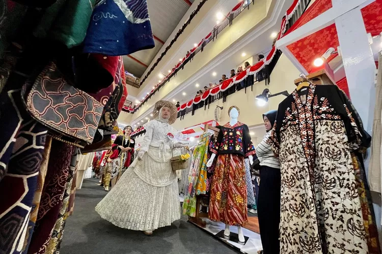 lomba fashion show yang digelar FMP 2025&nbsp;di Botani Square Bogor, Sabtu, 16 Agustus 2025. (Jidan - Metro Bogor)