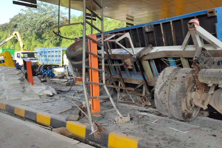 Sopir Truk Rem Blong di GT Ciawi 2 Diamankan Polisi (Taufik/METROBOGOR.COM)