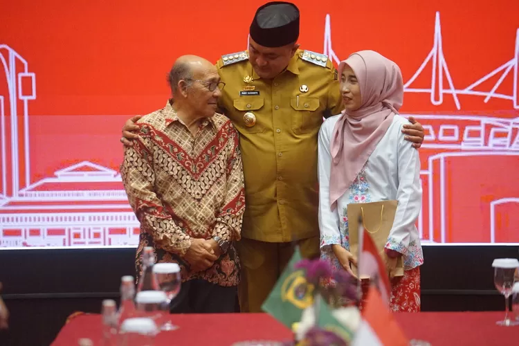 Bupati Bogor Rudy Susmanto mengundang dua tokoh inspiratif yakni Rudi Manggala dan Ayya Susi Damayanti ke Pendopo Bupati Bogor, Cibinong,&nbsp;Senin, 15 September 2025. (Foto/Metro Bogor.)