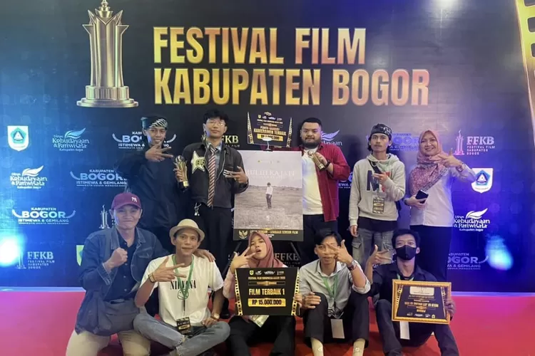Sineas muda asal Cigombong lewat film berjudul Mulih ka Jati Mulang ka Asal meraih juara 1 film terbaik di Festival Film Kabupaten Bogor 2025. (Ist)
