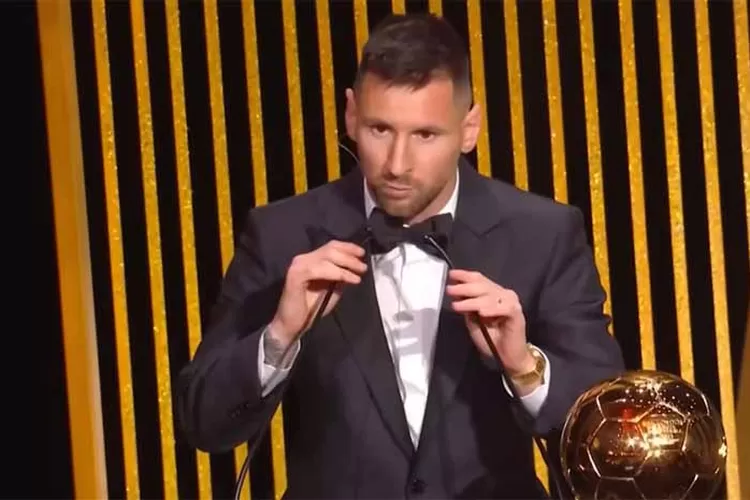 Sukse Raih Ballon D'Or Ke-8, Messi Ukir Sejarah Baru Di Dunia Sepakbola ...