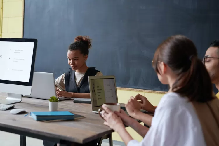 Latihan Soal Bahasa Inggris Kelas 9 SMP Semester 2 Beserta Kunci Jawaban (Pexels/fauxels)