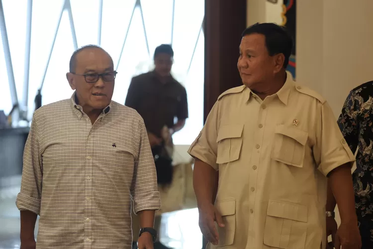 Momen Hangat Prabowo dan Aburizal Bakrie