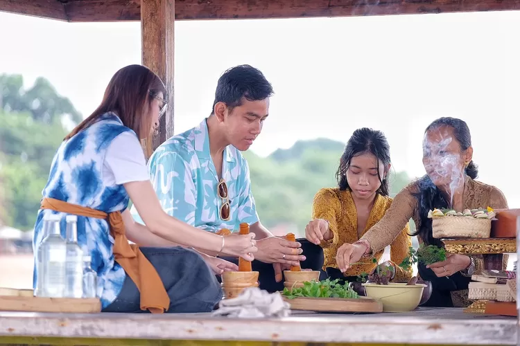 Berkunjung ke Sanur Pantai Mertasari Bali, Gibran dan Selvie Ikuti Wellness Tourism