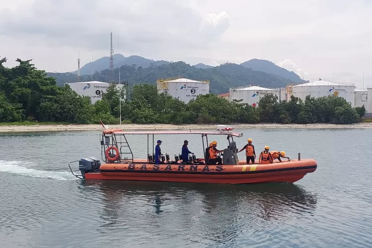 Pencarian Bocah Tenggelam di Laut Bandar Lampung, Tim SAR Sebar Jaring