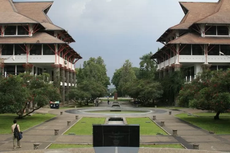 TERKENDALA Biaya Kuliah Di ITB, Mahasiswa Bisa Daftar Program Beasiswa ...