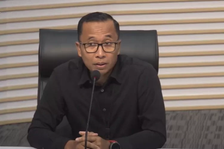 Plh Direktur Penyidikan KPK, Budi Sokmo Wibowo dalam Konferensi Pers kasus dugaan korupsi pengadaan iklan di Bank BJB. (Dok. Komisi Pemberantasan Korupsi)