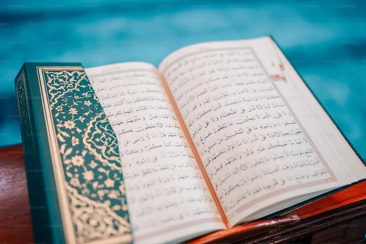 10 Alasan Super Kuat Membaca Al-Quran Saat Puasa Ramadhan adalah Gizi Spiritual Sehatkan Jiwa dan Kuatkan Iman (Unplash)
