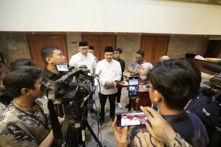 Menteri Sosial Saifullah Yusuf (Gus Ipul) saat memberikan keterangan pers (Tangkap layar laman Kemensos.go.id)