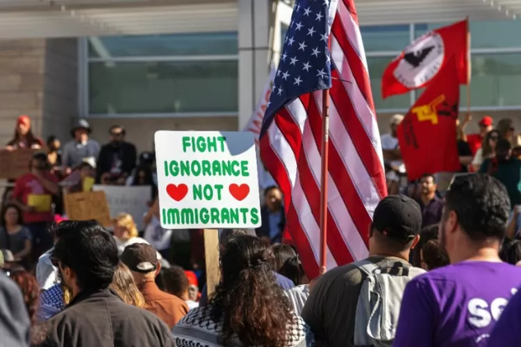 Ilustrasi demonstrasi terkait imigrasi di Amerika Serikat (AS). ((Unsplash.com/JasunLeong))