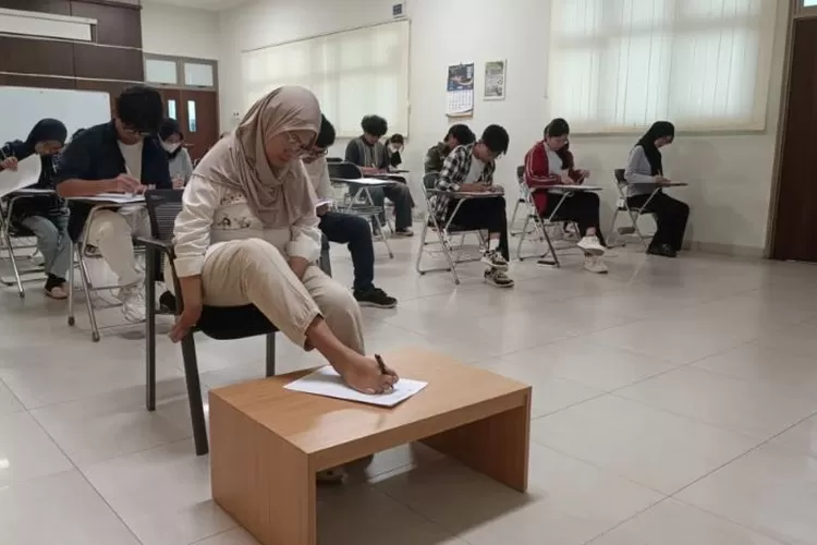 Tak Sekadar IPK 3,53, Inilah Perjuangan Hidup Anis Rahmatillah di UGM (ugm.ac.id)
