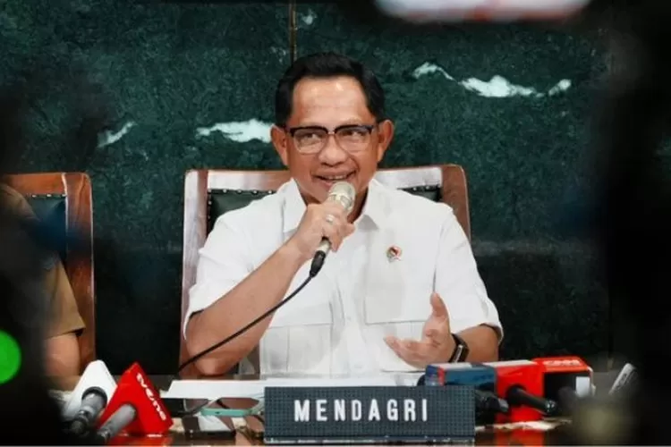 Mendagri Muhammad Tito Karnavian memberikan keterangan pers di Kemendagri, Selasa (9/12).  (Foto: Dok. Puspen Kemendagri)