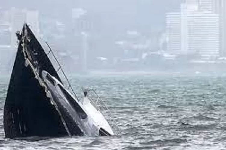 Ilustrasi kapal terbalik (radar sumbar)