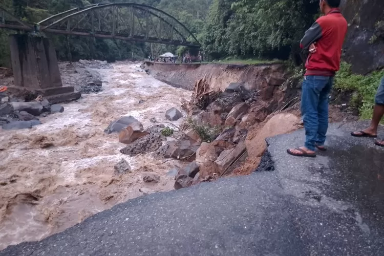 Banjir Bandang Landa Sumatera Barat, 15 Orang Dilaporkan Meninggal ...