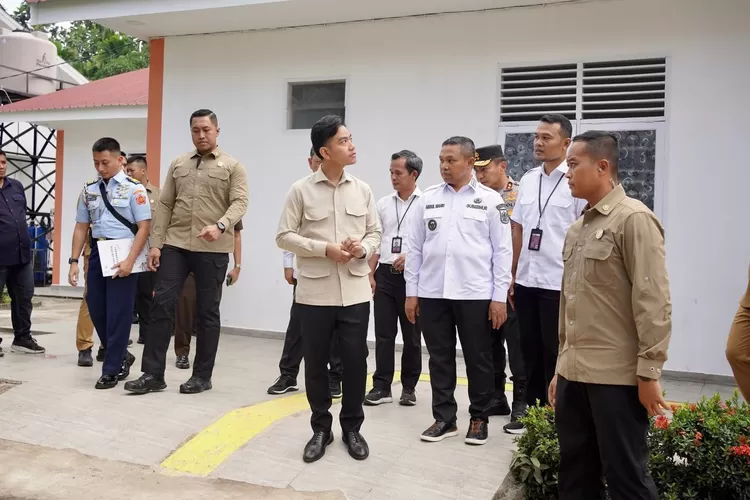 Wapres Gibran bersama Gubri Abdul Wahid meninjau langsung kondisi sekolah Rakyat.