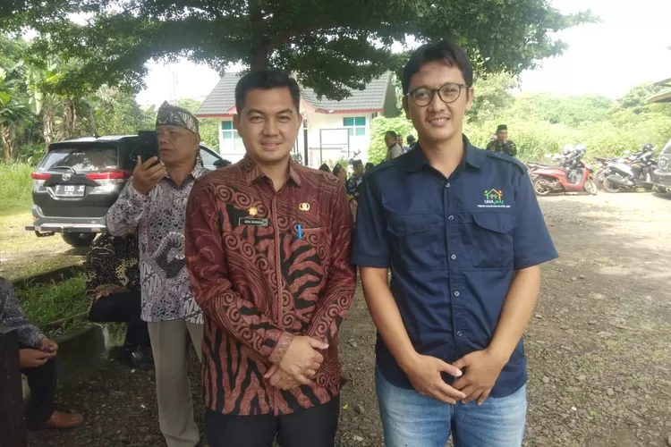Ketua LKSA Yataama bersama Camat Parung. (Zis/Bogor Times)