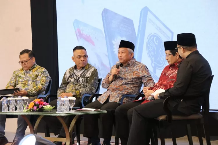 Prof. Dr. Ir. K.H. Mohammad Nuh saat menjabarkan materi. (Jalil/Bogor Times)