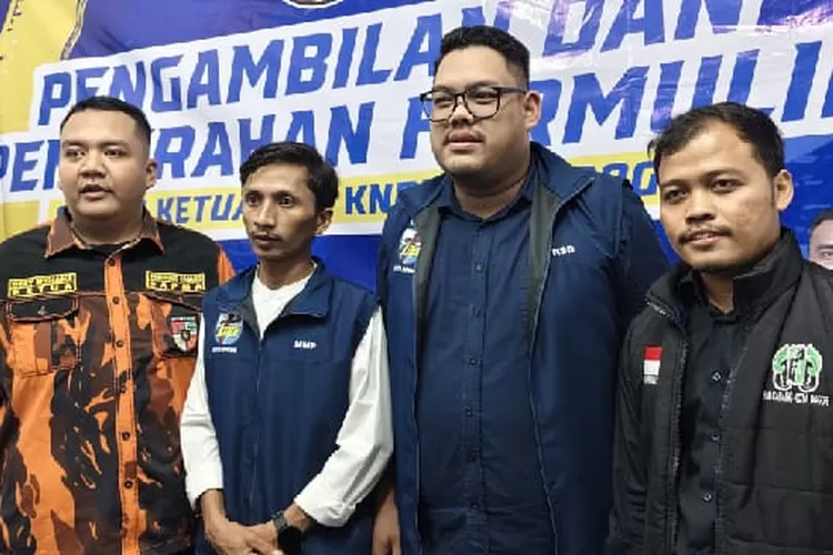 Pria berkacamata tersebut adalah Rivaldo Surya Darmawan, calon Ketua DPD KNPI Kota Bogor. Sementara itu, di pojok kiri terlihat Gery Widiana, Ketua SAPMA PP Kota Bogor. (Penulis/Febri Daniel Manalu)