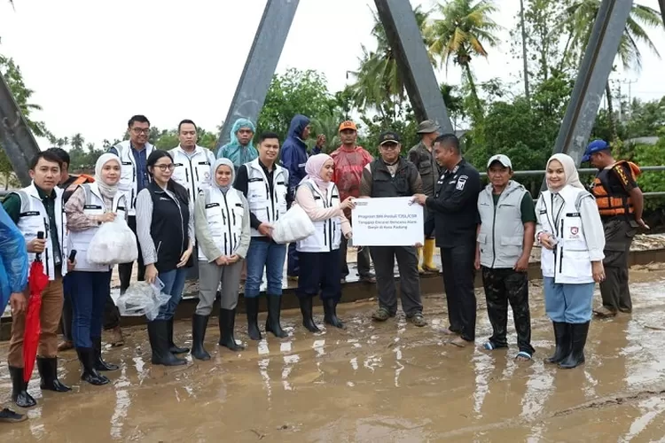 BRI melalui program BRI Peduli, terus menyalurkan bantuan untuk korban terdampak bencana di Sumatera. (BRI)