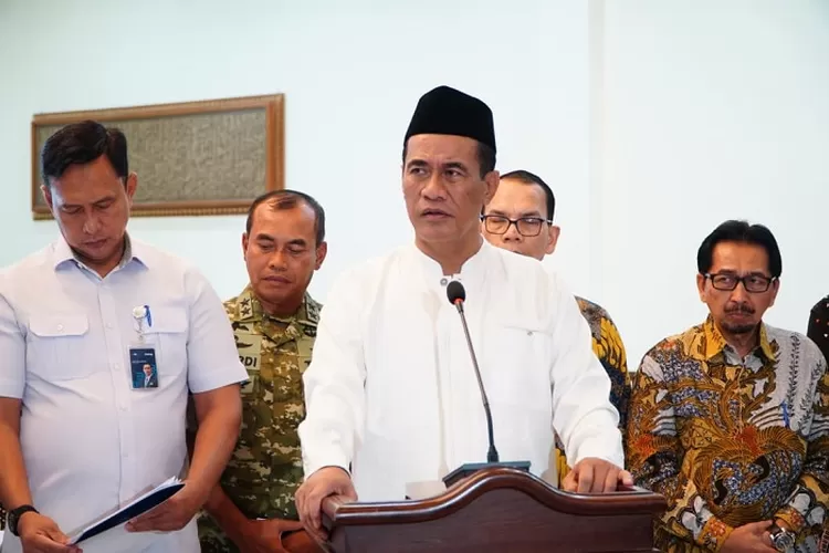 Menteri Pertanian Andi Amran Sulaiman menegaskan pemerintah tidak menemukan izin impor beras yang masuk ke Sabang. (Dok.  Bapanas)