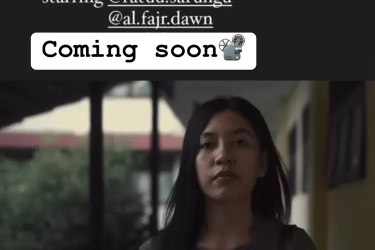Kereeen! Totalitas Karnita &lsquo;Ratu&rsquo; Sarungu Main di Film Rumpang (Tangkap Layar)