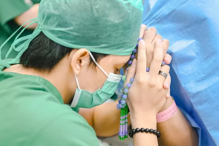 Atta Halilintar setia mendampingi istrinya,Aurel Hermansyah saat kelahiran anak keduanya, Sabtu (11/11/2023) (Instagram @attahallilintar)