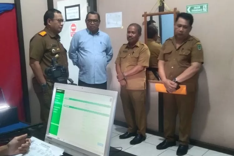 Iqbal Suhaeb Pantau Pelayanan Dinas Dukcapil Luwu Utara (Dok. LHR)