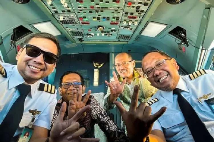 Imbas Foto 3 Jari, 2 Pilot Garuda Indonesia Dipanggil (sumber : Instagram Mahfud MD)