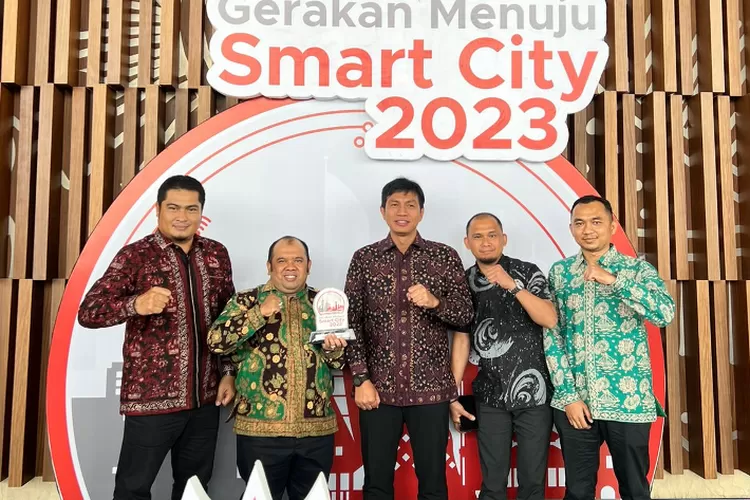 Bupati MFA Menerima Penghargaan Gerakan Smart City Tahun 2023 dari Menteri Kominfo RI&nbsp; (Dok. Annuza)