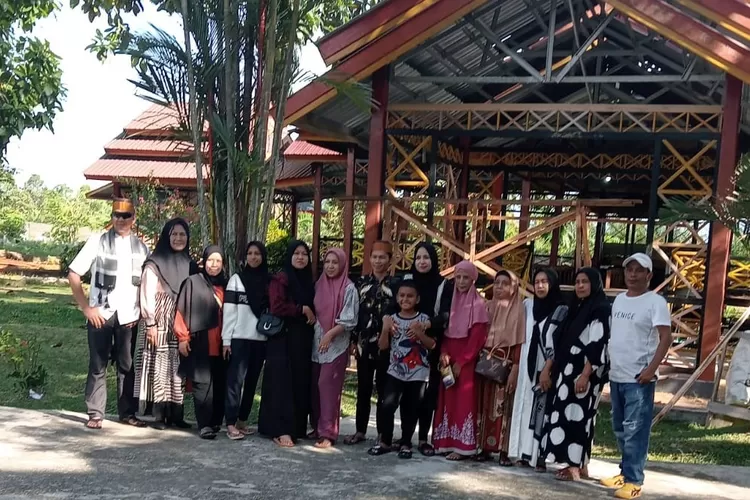 Danyon  D Pelopor Sat-Brimob Baebunta Ziarah ke Makam Datuk Pattimang (dokpri)